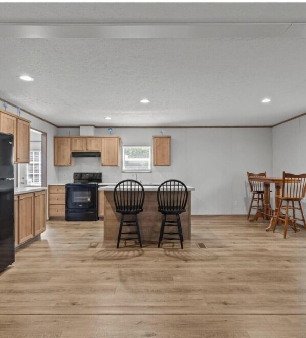 Interior - Charming house close to Holden Beach in Supply with ample parking for your boat. (Suooly)