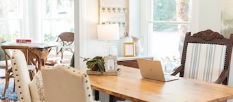 The Mango Room with Private Ensuite in Boutique B&B, The Parrish Grove Inn