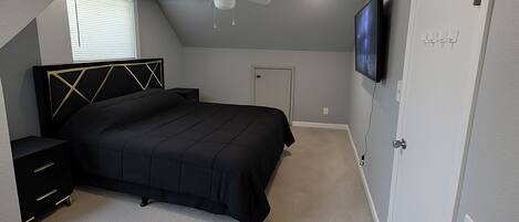 1 slaapkamer, een strijkplank/strijkijzer, wifi, beddengoed