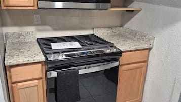 Microonde, forno, piano cottura, lavastoviglie