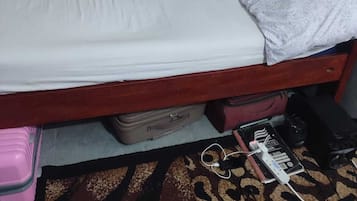 Studio – basic, balkong | Skrivebord, skrivebord for bærbar PC, lydisolert og strykejern/-brett