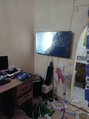 Basic Studio, Balcony | Interior - Kingscort apartment (Nairobi)