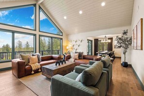 TV, fireplace, offices - Luxe Mtn Retreat Near Flathead Lake & Glacier Park (Lakeside)