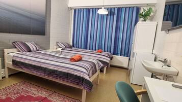 Habitación cuádruple básica | Tabla de planchar con plancha y wifi gratis