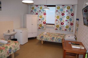 Firemannsrom – basic | Skrivebord, strykejern/-brett og wi-fi (inkludert)