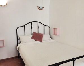 1 bedroom, free WiFi, bed sheets - Charming Studio in the Heart of the Latin Quarter (Paris)