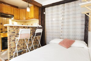 1 bedroom, free WiFi, bed sheets - Charming Studio in the Heart of the Latin Quarter (Paris)