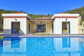 Outdoor pool - Villa Semeli (Corfu)
