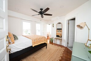 WiFi, bed sheets - The Orange Room in Private Ensuite in Boutique B&B, The Parrish Grove Inn (Cocoa)