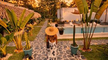 Luksuskattohuoneisto, näköala uima-altaalle | Terassi/patio