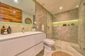 Shower, hair dryer, towels - New 4BR Luxury Condo at Indah (Puerto Vallarta)