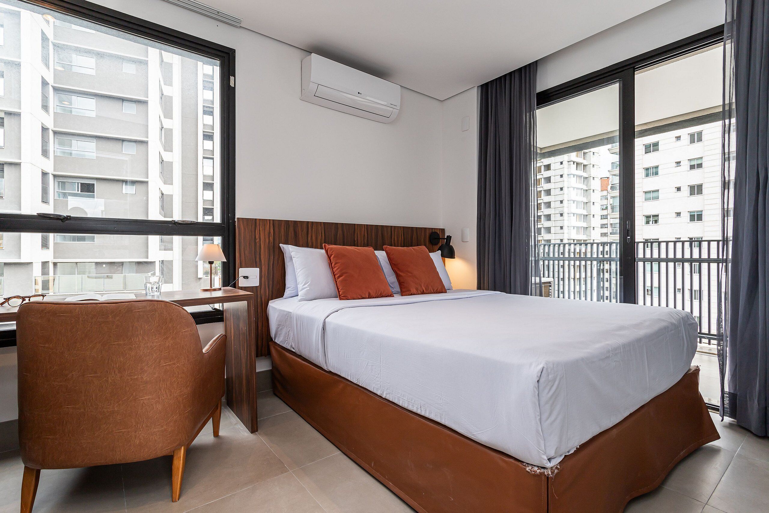 Premier Apartment | Free WiFi, bed sheets