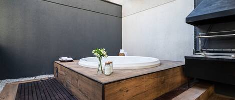 尊榮公寓 | 室外 Spa 池