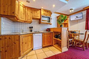 Fridge, microwave, stovetop, coffee/tea maker - Slope-Side Apt w/Balcony & Views (Val Thorens)