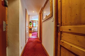 Interior - Slope-Side Apt w/Balcony & Views (Val Thorens)