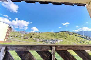 Property grounds - Mountain View w/ Steps from Slope (Val Thorens)