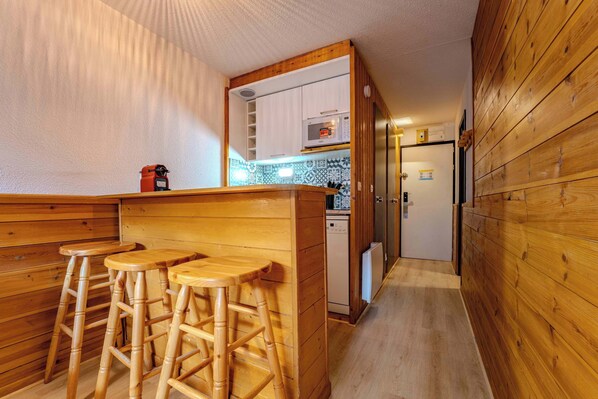 Dining - Direct-Access Ski w/Living Space (Val Thorens)