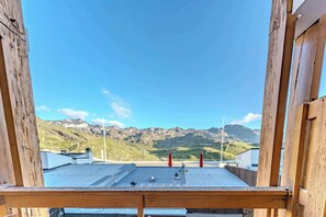 Property grounds - Warm Alpine Base with Ski-In/Out (Val Thorens)
