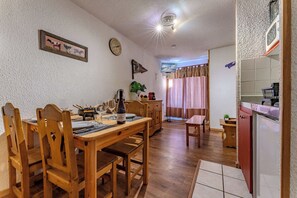 Dining - Resort Access Flat (Val Thorens)