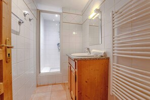 Bathroom - Ski-In/Out w/ Wide Mountain View (Val Thorens)