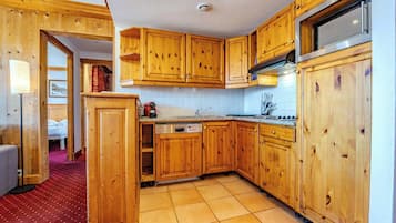 Réfrigérateur, micro-ondes, plaque de cuisson, cafetiÚre/bouilloire