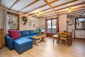 Living area - Ski-In and Out Mountain View Escape 47 (Val Thorens)