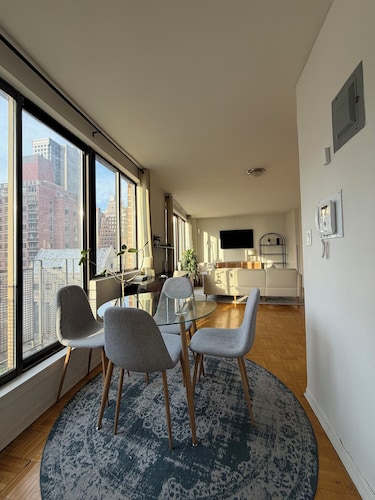 MASSIVE 1 bedroom- 2 balconies and tons of light! Near UN, subways, restaurants!