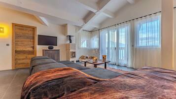 3 habitaciones, tabla de planchar con plancha, wifi y ropa de cama