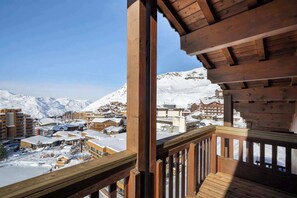 Property grounds - Luxury Alpine Apartment with Fireplace, pool and spa (Val Thorens)