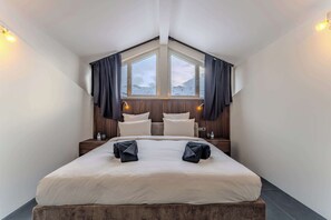 Iron/ironing board, WiFi, bed sheets - Luxury Alpine Apartment with Fireplace, pool and spa (Val Thorens)