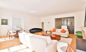Interior - EXCEPTIONAL SETTING ON RUE BUCI TO EXPERIENCE PARIS AT FINEST, SAINT-GERMAIN (Paris)