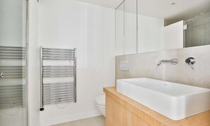 Shower, hair dryer, towels, soap - EXCEPTIONAL SETTING ON RUE BUCI TO EXPERIENCE PARIS AT FINEST, SAINT-GERMAIN (Paris)