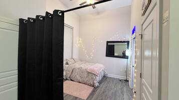 1 chambre, fer et planche à repasser, Wi-Fi, draps fournis