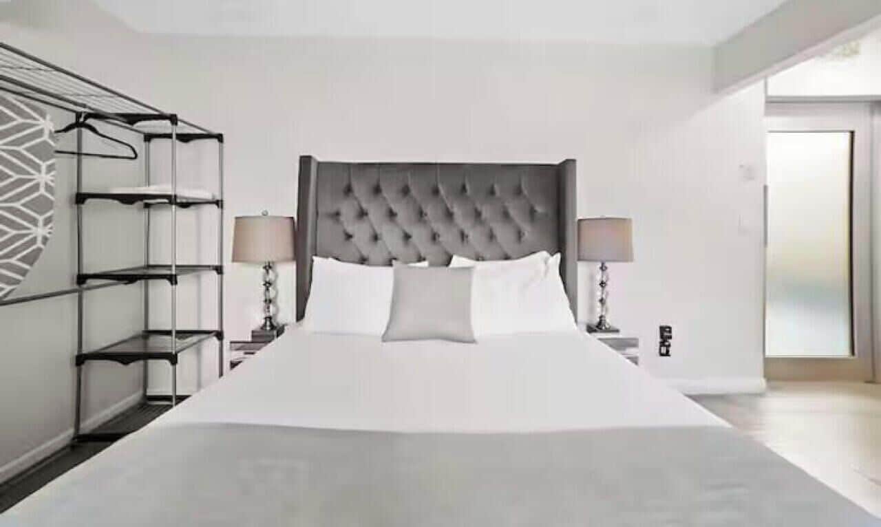 Desk, iron/ironing board, WiFi, bed sheets