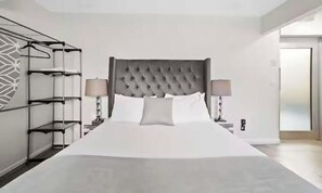 Escrivaninha, ferros/tábuas de passar roupa, Wi-Fi, roupa de cama