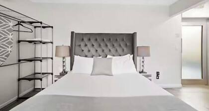 Ground Floor studio w/ Queen bed TJ border 103