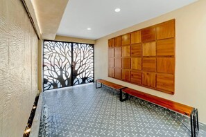 Interior - Ground Floor studio w/ Queen bed TJ border 103 (Tijuana)