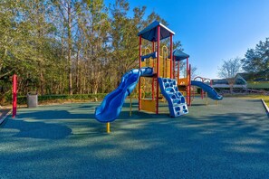 Children’s area - 12 min to Disney • Movie Theater • Pool • In-ground spa (Davenport)