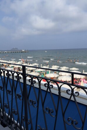 Property grounds - Exclusivity, Luxury and Sea View with 2 Bedrooms (Alassio)