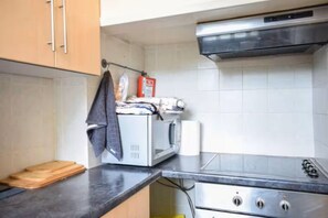 Private kitchen - Cozy Edinburgh Flat - 2 Double bedrooms (Edinburgh)