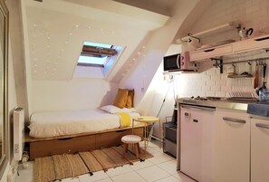 1 bedroom, free WiFi, bed sheets - Charming Left Bank Studio /Elevator/Near Seine (Paris)