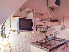 Fridge, microwave, stovetop, coffee/tea maker - Charming Left Bank Studio /Elevator/Near Seine (Paris)