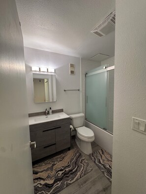 Hair dryer, towels, soap, toilet paper - Serene 2-bedroom condo in Eagle-Vail, perfect for a fun getaway (Avon)