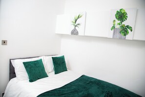 2 habitaciones, tabla de planchar con plancha, internet y ropa de cama 