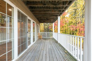 Terrace/patio - Lockes Hill Retreat - Close to Gunstock (Gilford)