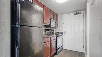 Studio, 2 Queen Beds, Ocean View (Oceanfront Efficiency Queen) | Private kitchen