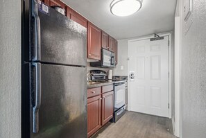 Studio, 2 grands lits, vue sur l’océan (Oceanfront Efficiency Queen) | Cuisine privée