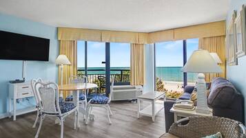 Suite, Multiple Beds, Ocean View (Queen Suite) | Living area