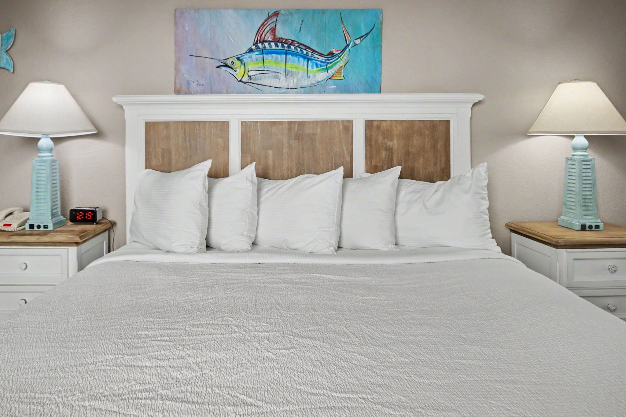 Suite, 1 slaapkamer, uitzicht op oceaan | Een kluis op de kamer, een strijkplank/strijkijzer, gratis wifi