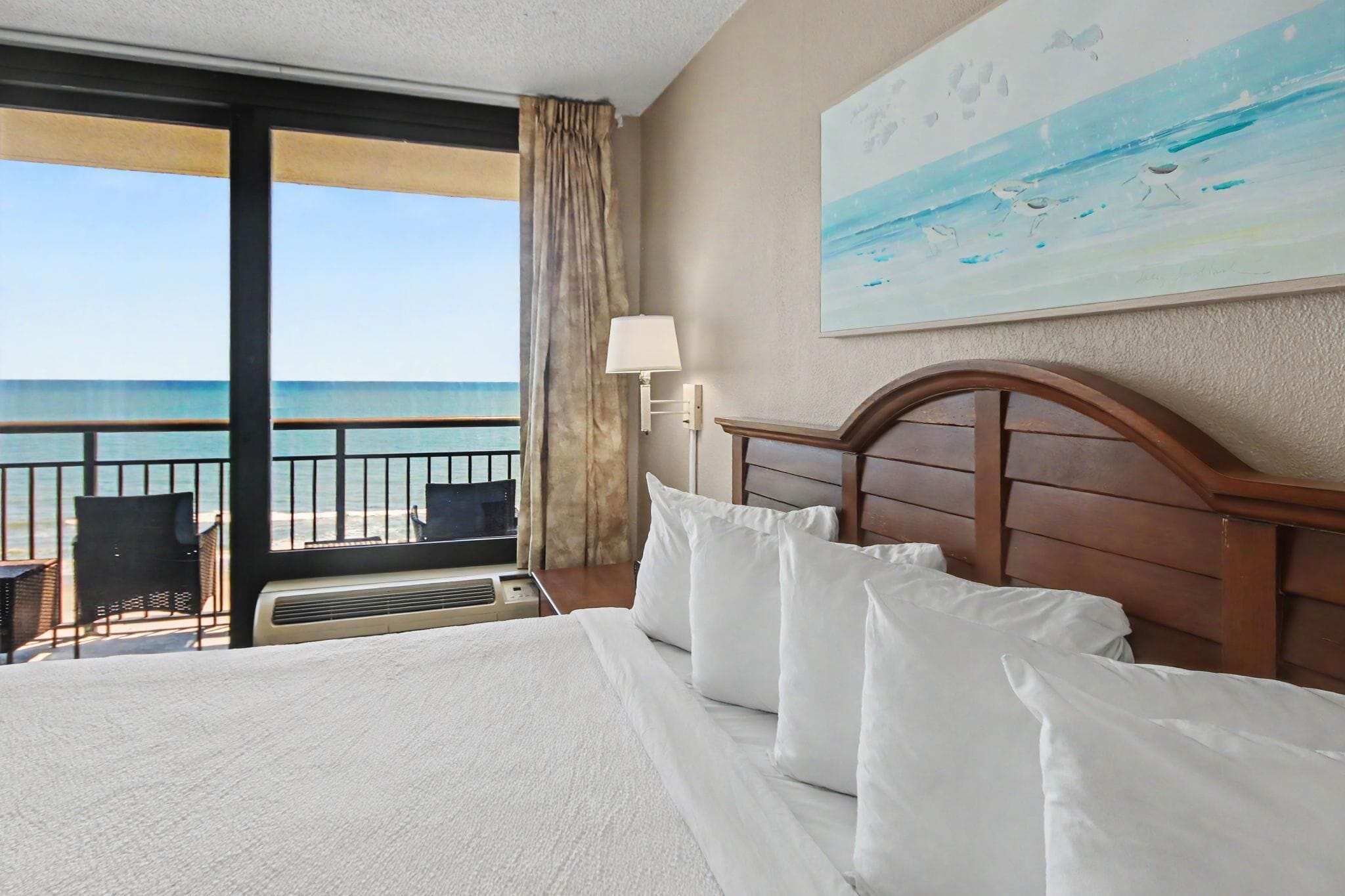 Suite, 1 très grand lit et 1 canapé-lit, vue océan (Oceanfront 1 Bedroom Suite w/King) | Coffres-forts dans les chambres, fer et planche à repasser